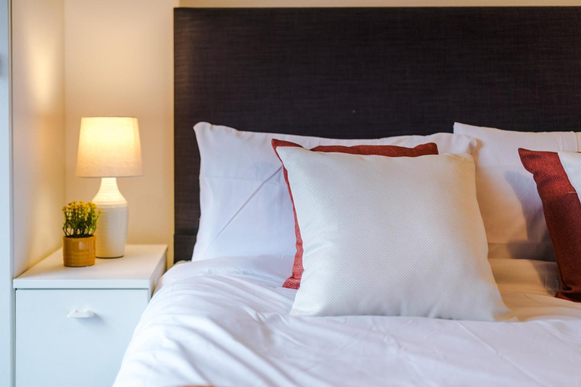 2 King Size Beds In Manhattan Styled Oversize Apartment Leeds  Exteriör bild